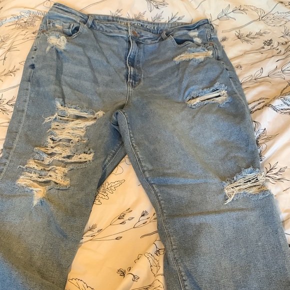 American Eagle Curvy Mom Jeans - Picture 2 of 4